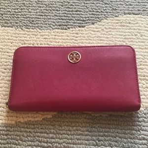 Tory Burch Robinson Zip Around Wallet